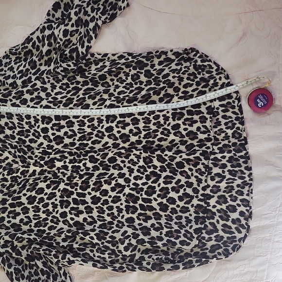 Vince Camuto Graphic Black and Cream Blouse - Picture 7 of 7